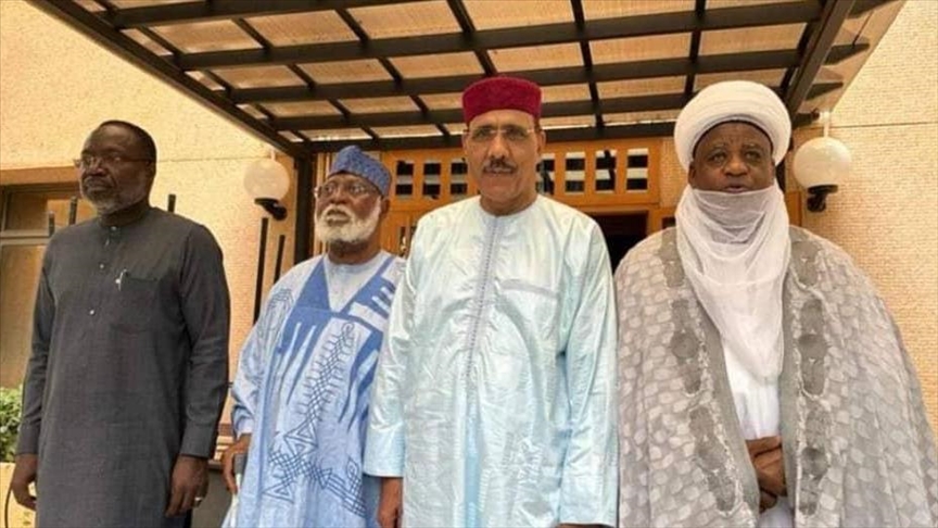 Delegation from West African bloc meets ousted Nigerien president