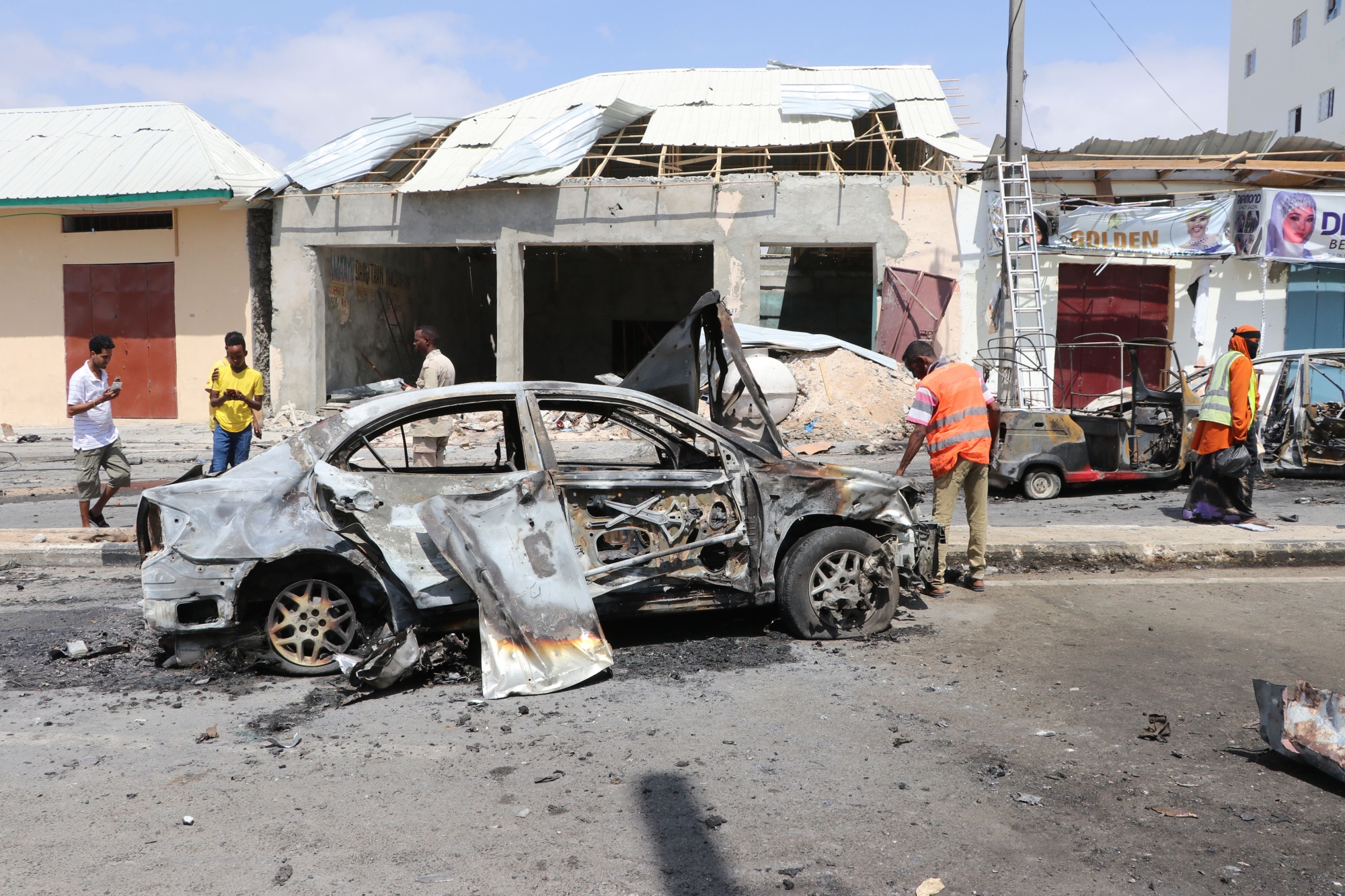 Car bomb attack on army checkpoint injures 8 in Somali capital