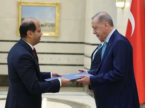 Egypt’s ambassador to Turkey presents credentials after 10 year rift