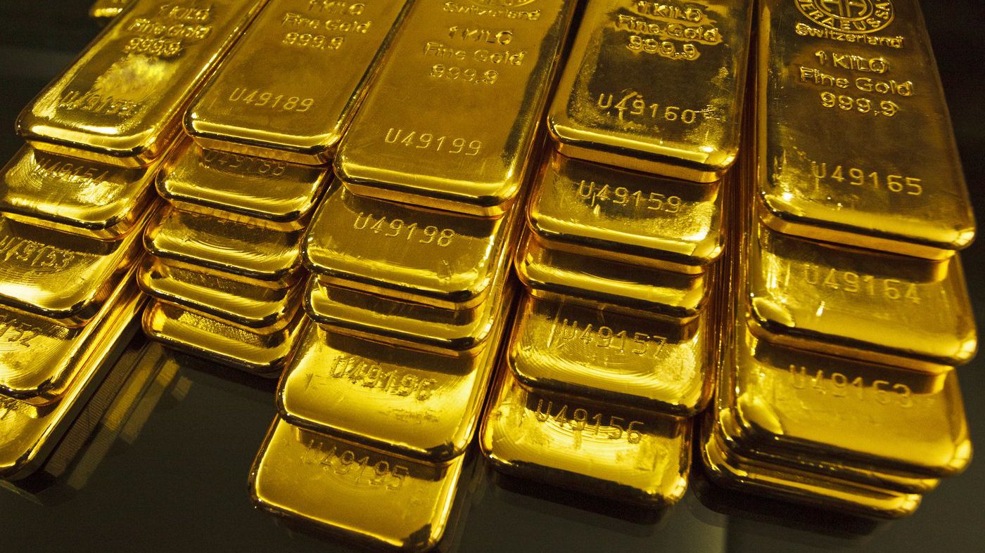 Gold prices slide as US dollar strengthens, investors eye Fed