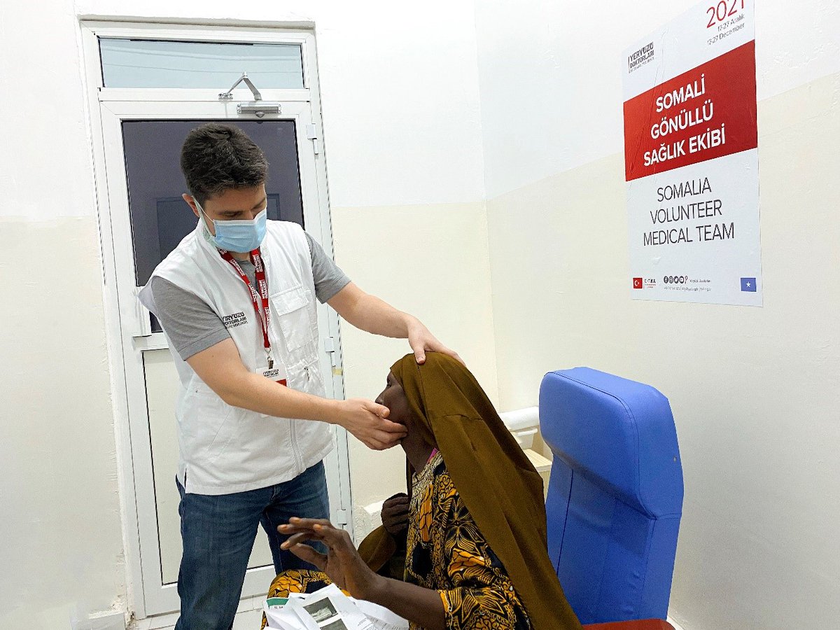 Turkish doctors offer health services to patients in Somalia