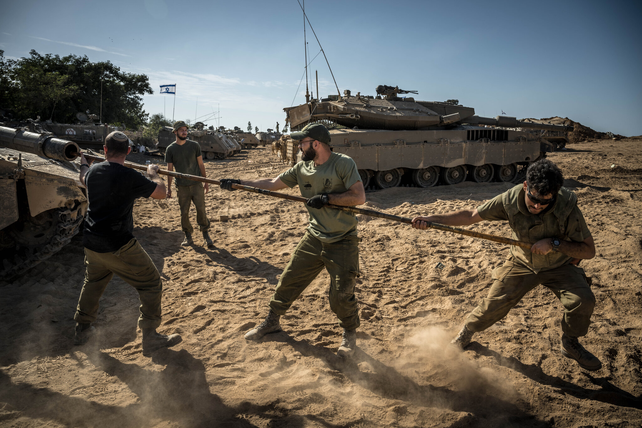 Israeli survey reveals 49% favor delaying Gaza invasion