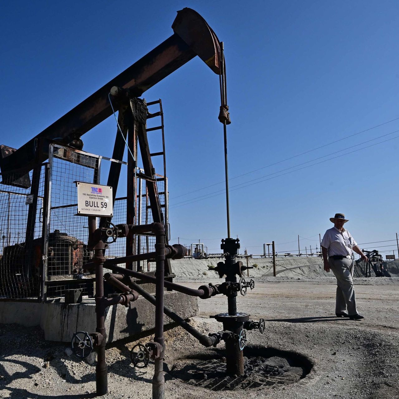 Oil bounces back after sharp monthly decline