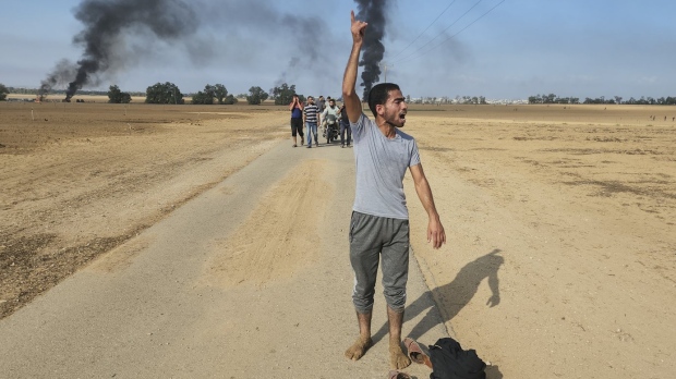 UN reports nearly 74,000 Palestinians displaced in Gaza amid war