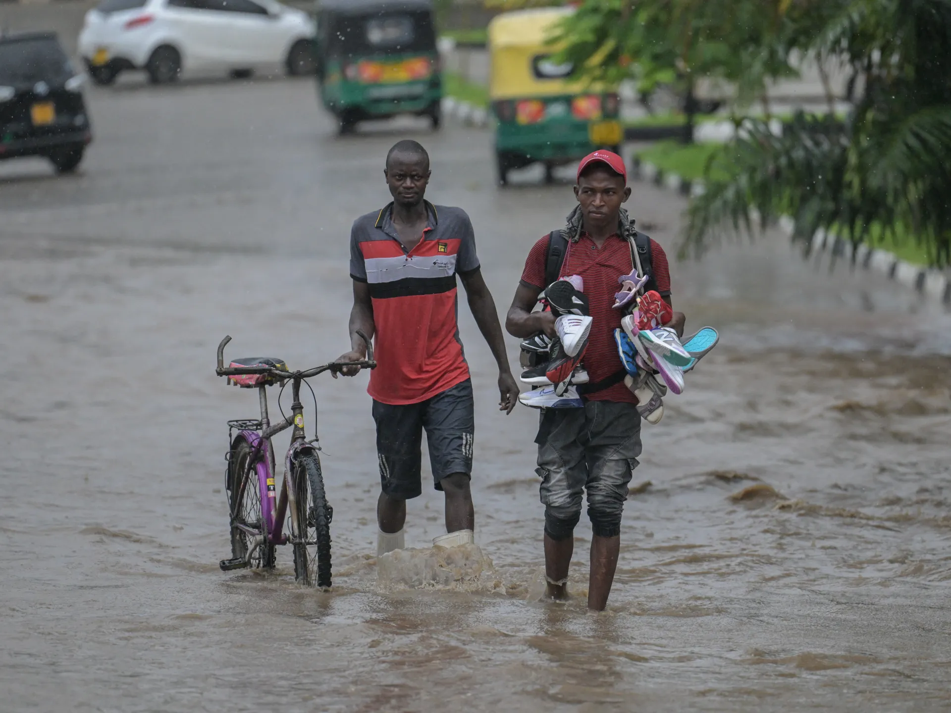 Worst floods in decades kill 29 in Somalia, impacts towns across E. Africa