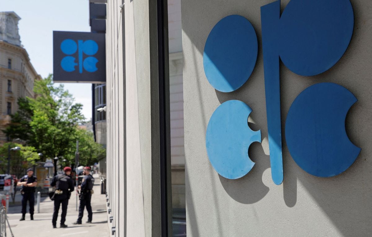 Angola, Nigeria push for higher oil production in OPEC talks
