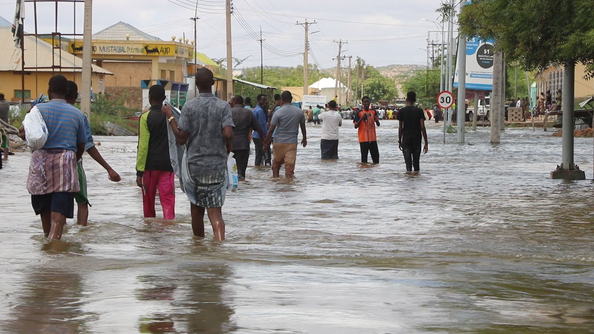 El Nino-driven floods ravage Somalia, leaves residents desperate