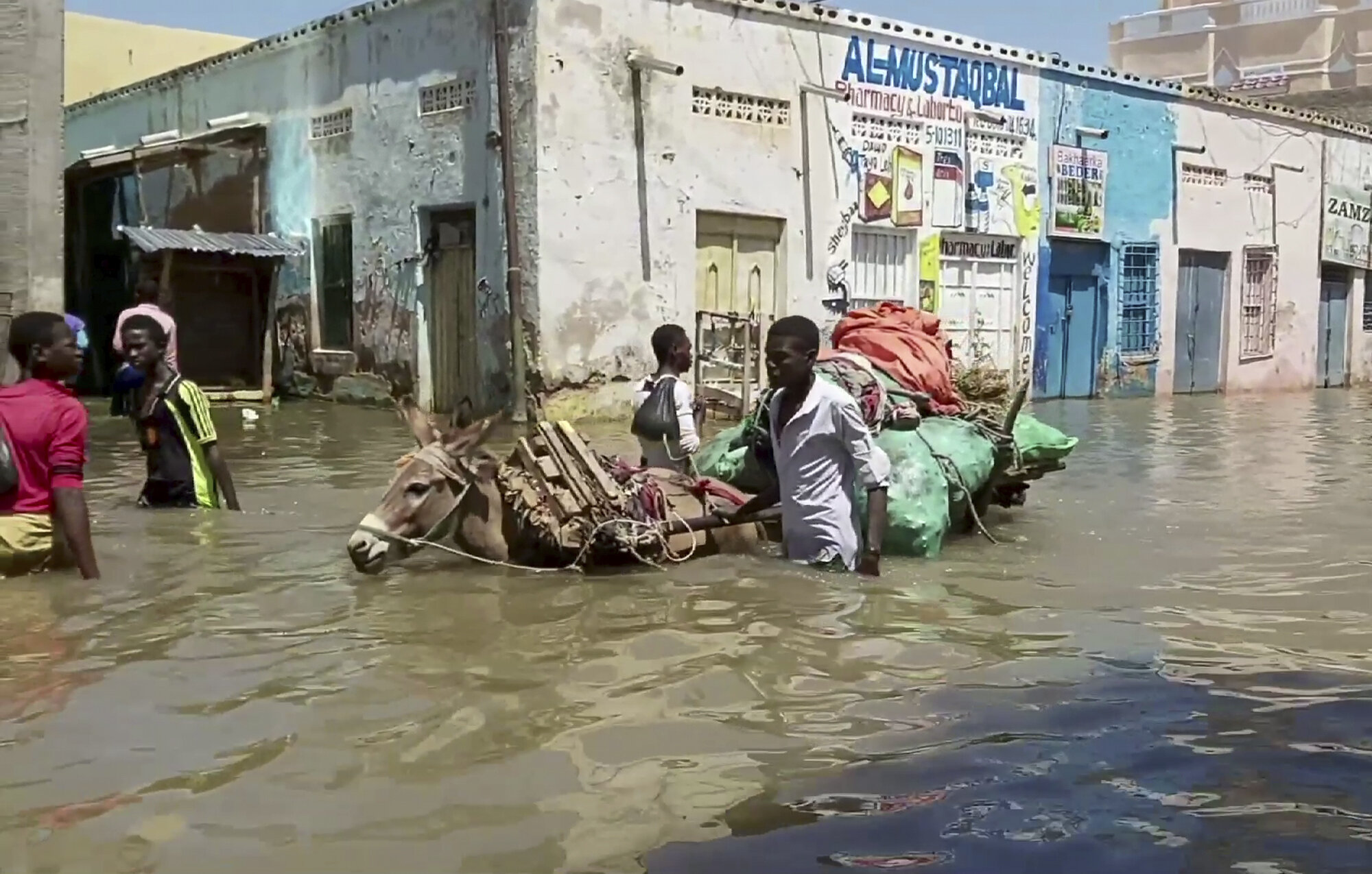 Minister says 500,000 displaced by flooding in Somalia