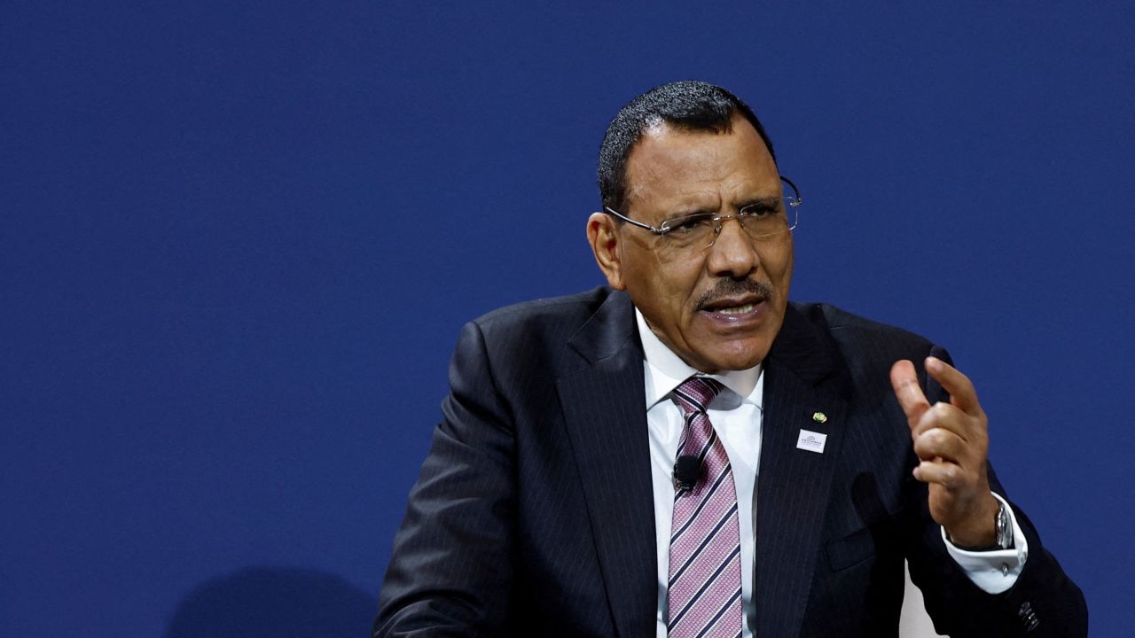 Nigeria urges Niger junta to liberate detained president