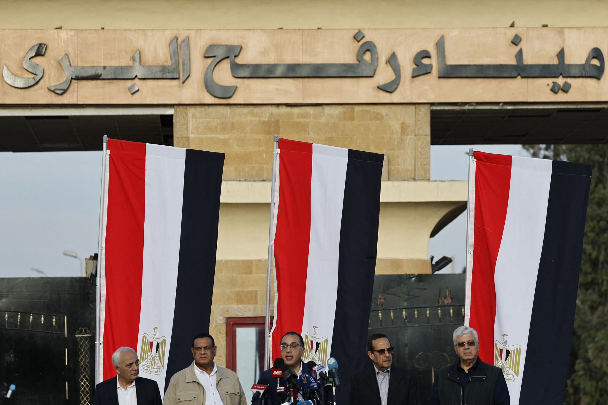 Hamas urges Egypt for border opening to treat injured