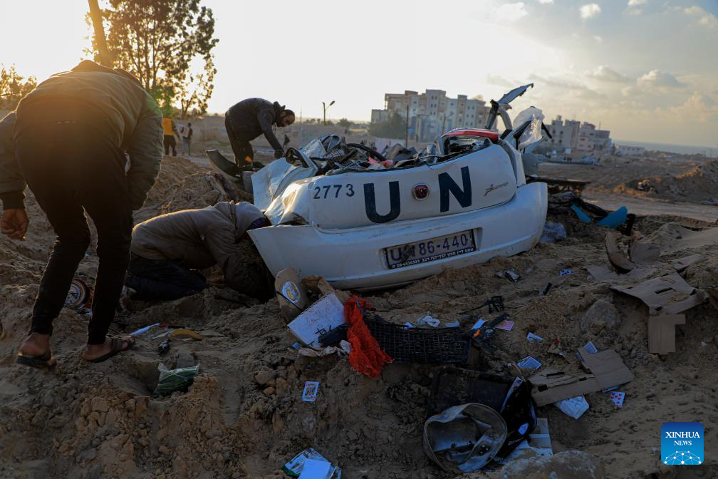 Israeli attacks push Gaza death toll beyond 27,700
