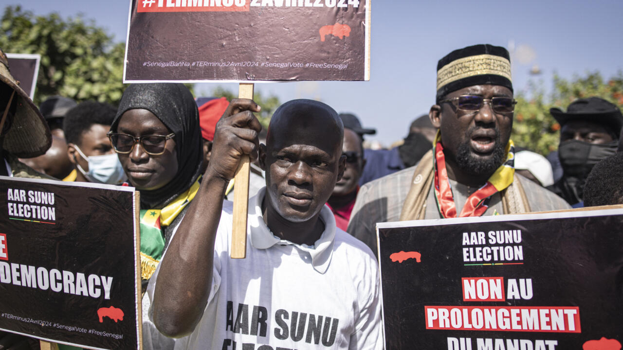 Senegal presidential election in deadlock as candidates reject talks