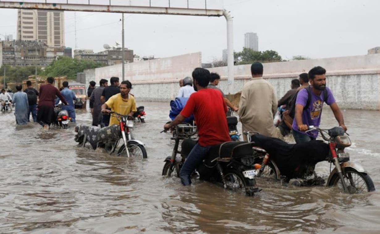 Heavy rains batter Pakistan, causing deaths and disruptions