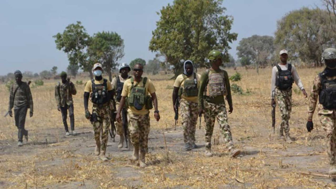 Nigeria mobilizes troops to rescue hundreds of kidnapped students