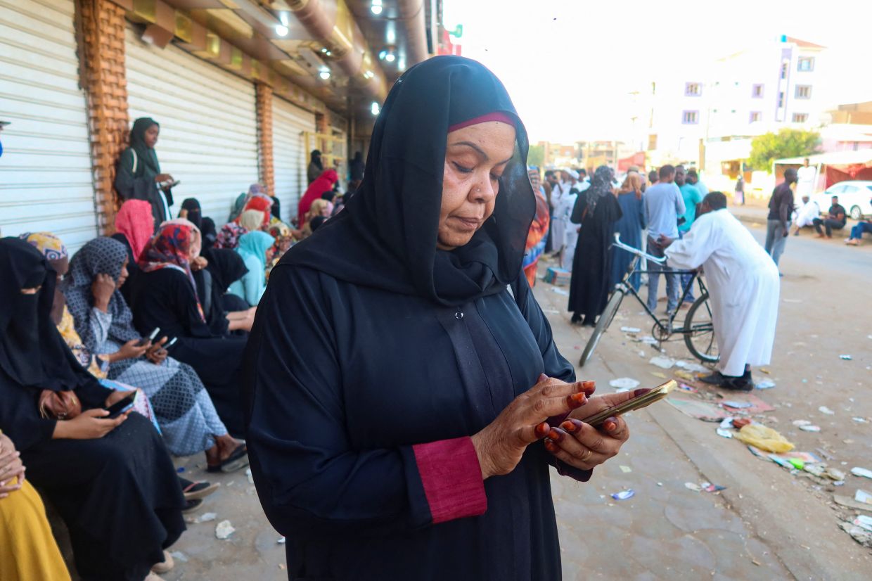 Smuggled Starlink dishes provide vital support in war-torn Sudan