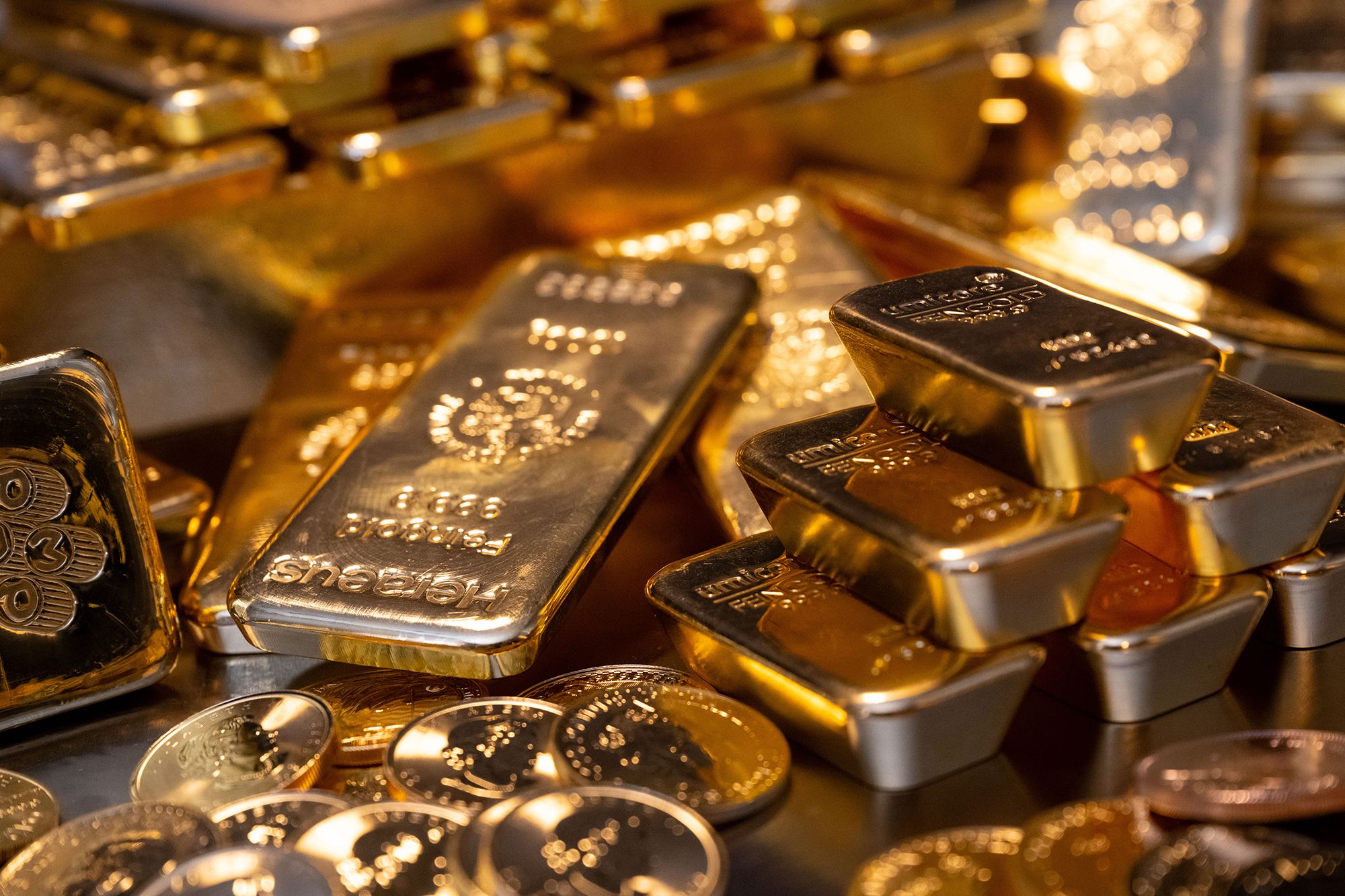 Gold breaks records despite conflicting market forces