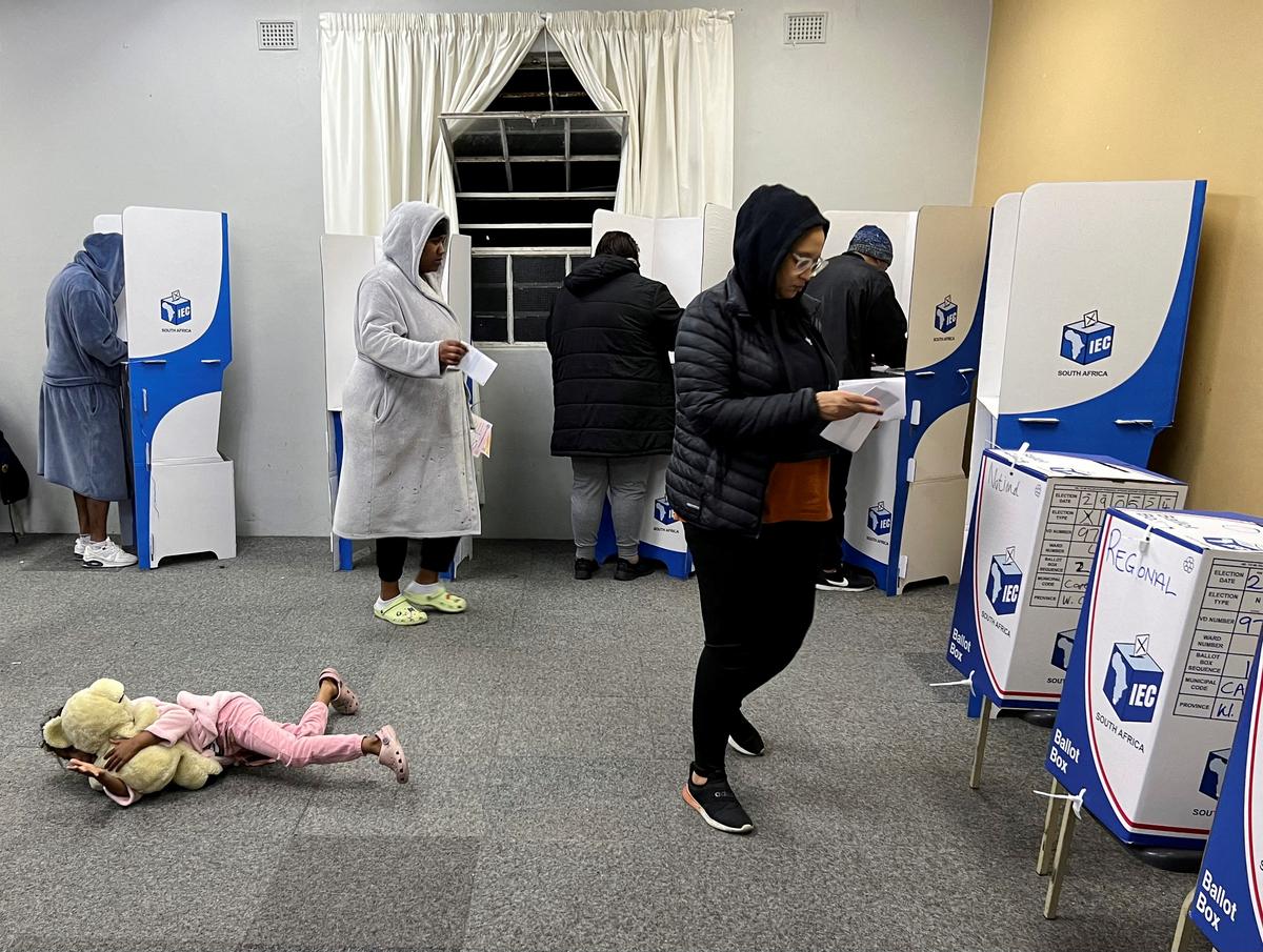 Early results show ANC losing majority in South African election