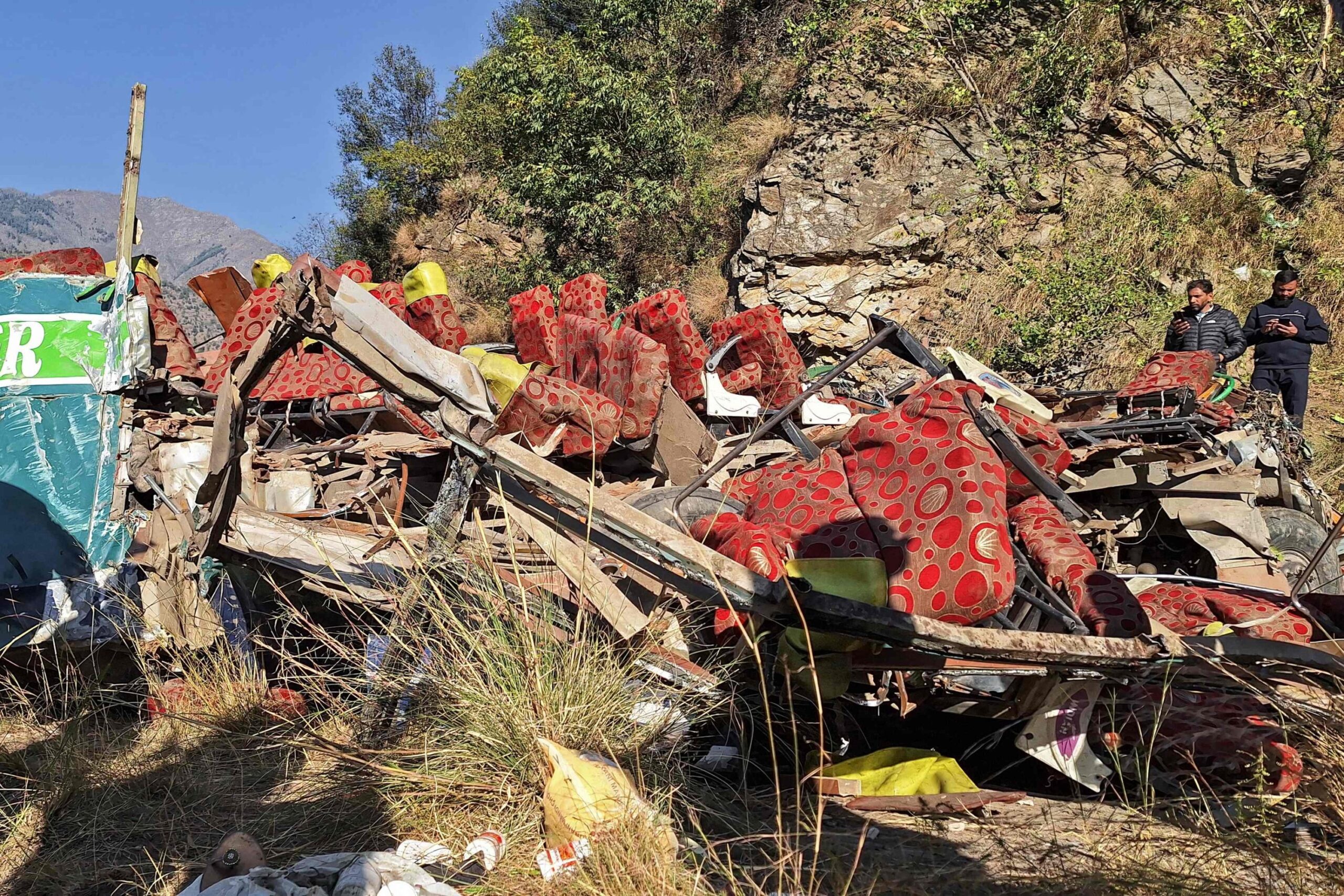 Dozens dead after bus plunges into gorge in India