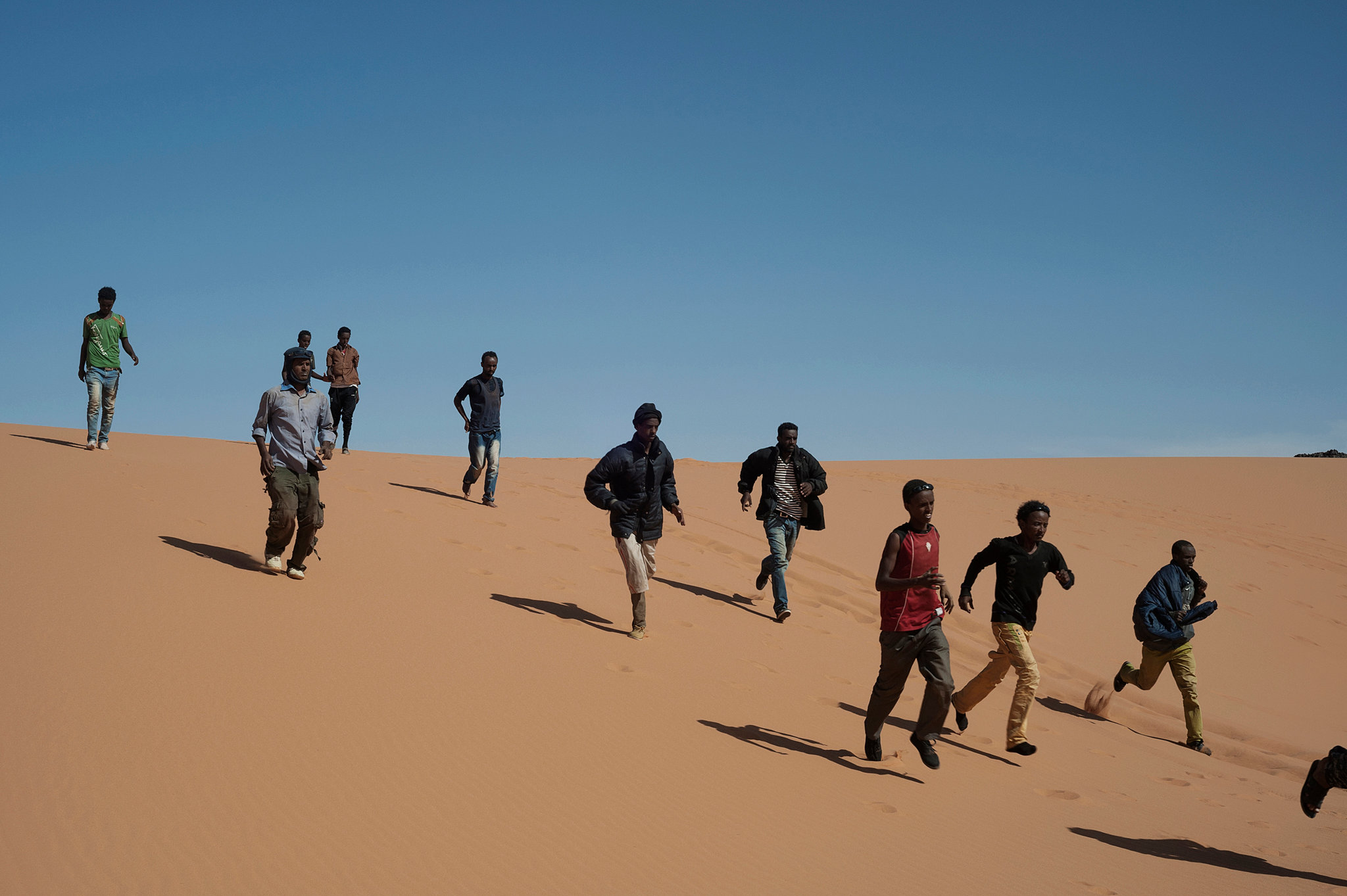 Migrants stranded in Tunisian desert without food or water