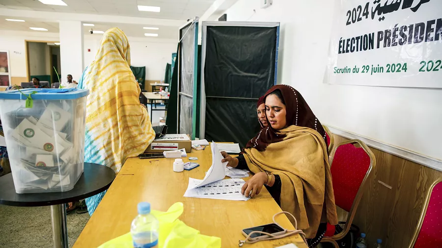 Mauritania’s president leads as over 40% of votes counted