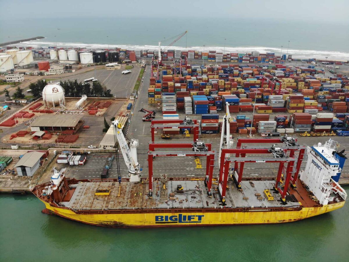 Benin sentences three Nigeriens in port dispute