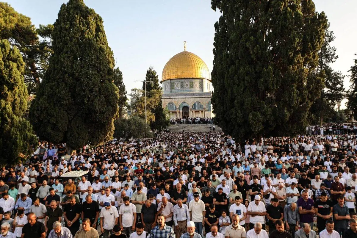 Palestinians mourn as 40K pray at al-Aqsa Mosque on Eid al-Adha