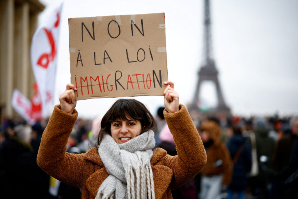Human rights report shows 32 pct rise in French racism cases