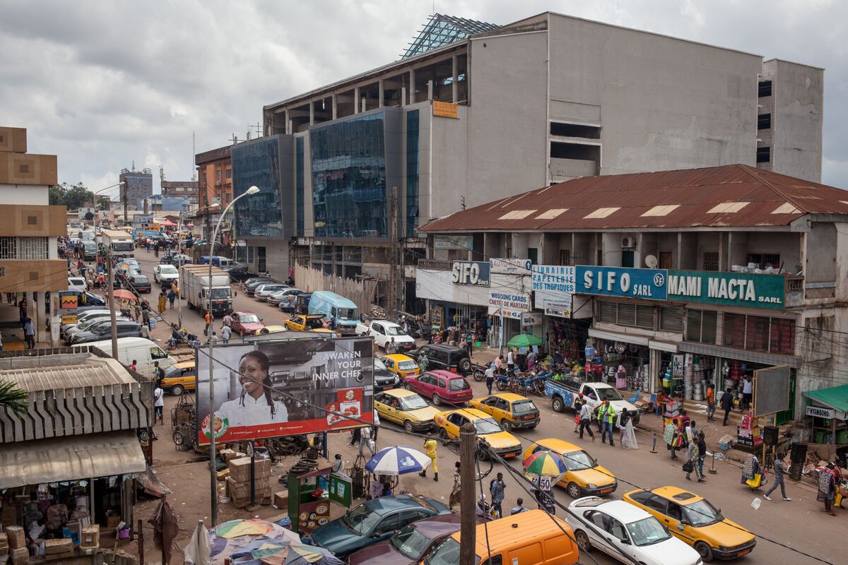 Cameroon issues $550 million bond with 10.75 pct coupon
