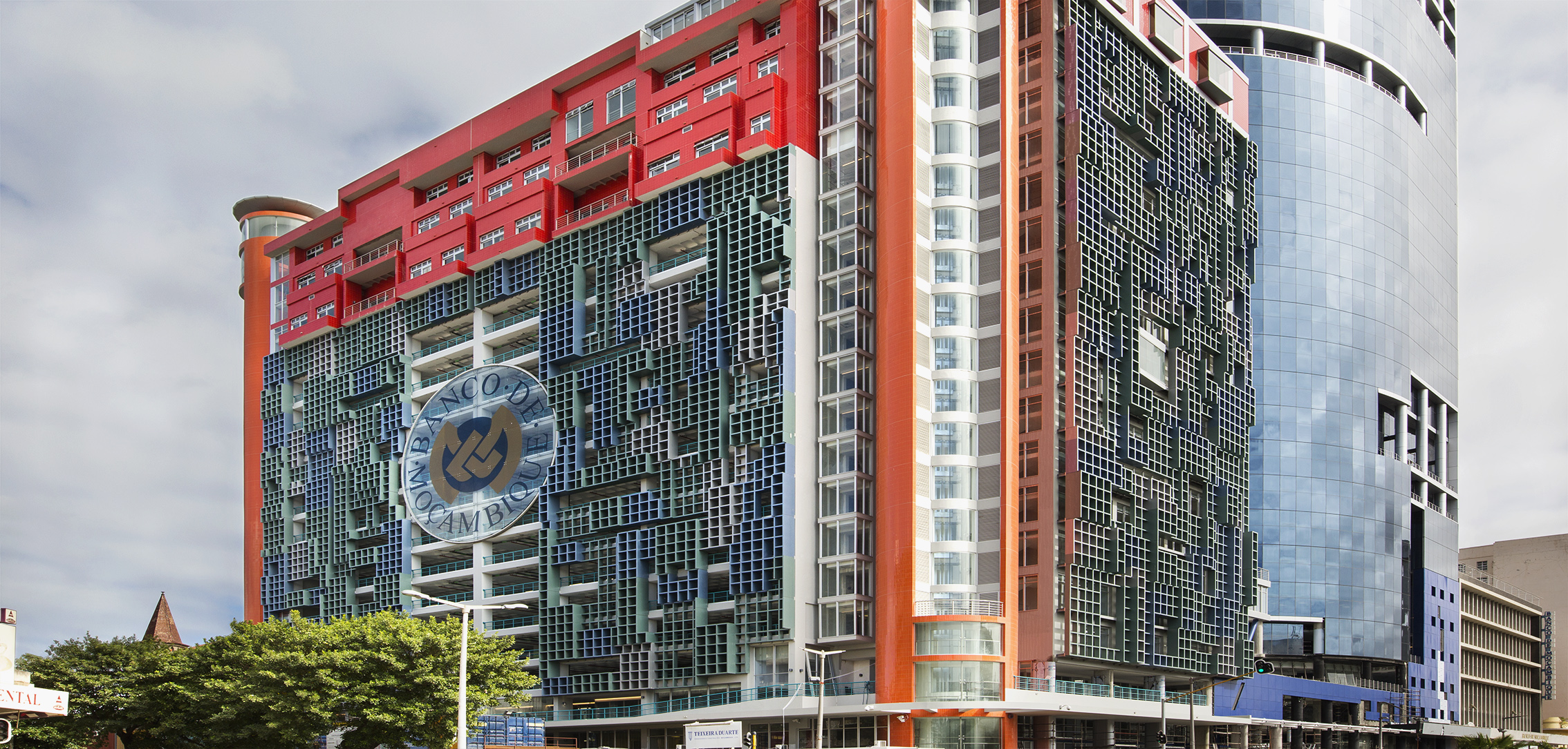 Mozambique lowers key interest rate
