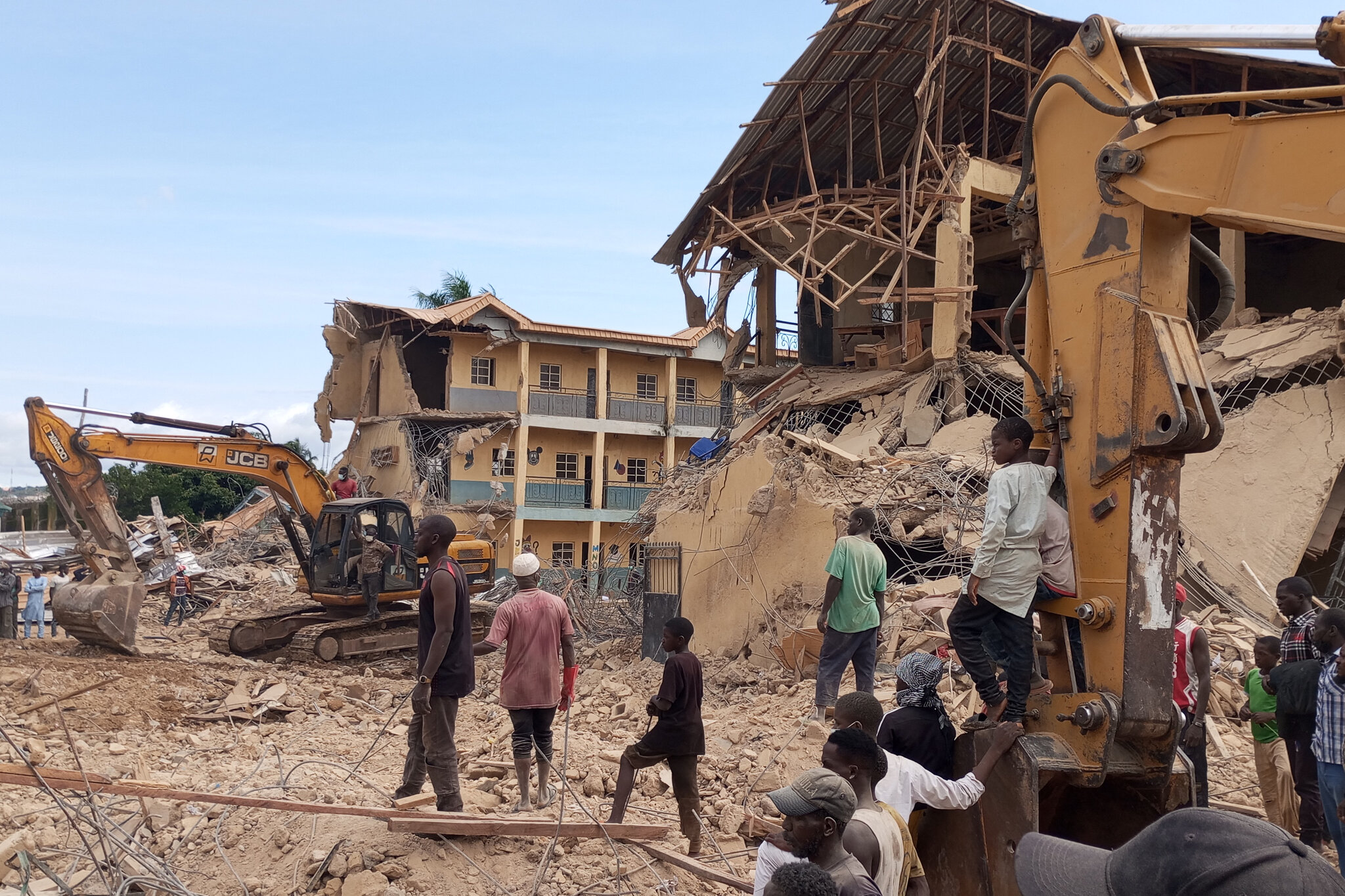 School collapse in Nigeria kills at least 21