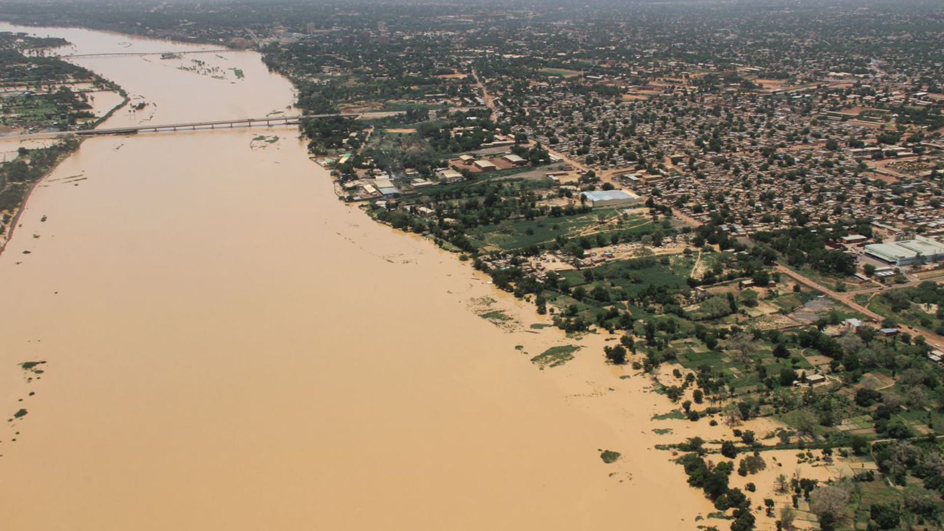 Floods disrupt life in Niamey as roads become waterways
