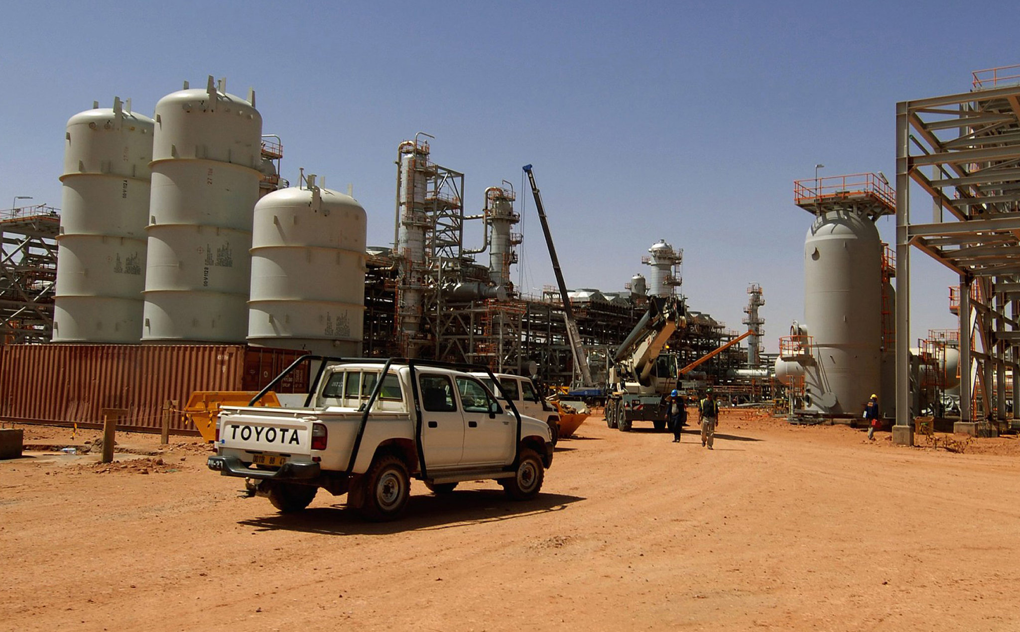 Algerian tanker sets sail for Lebanon with fuel aid