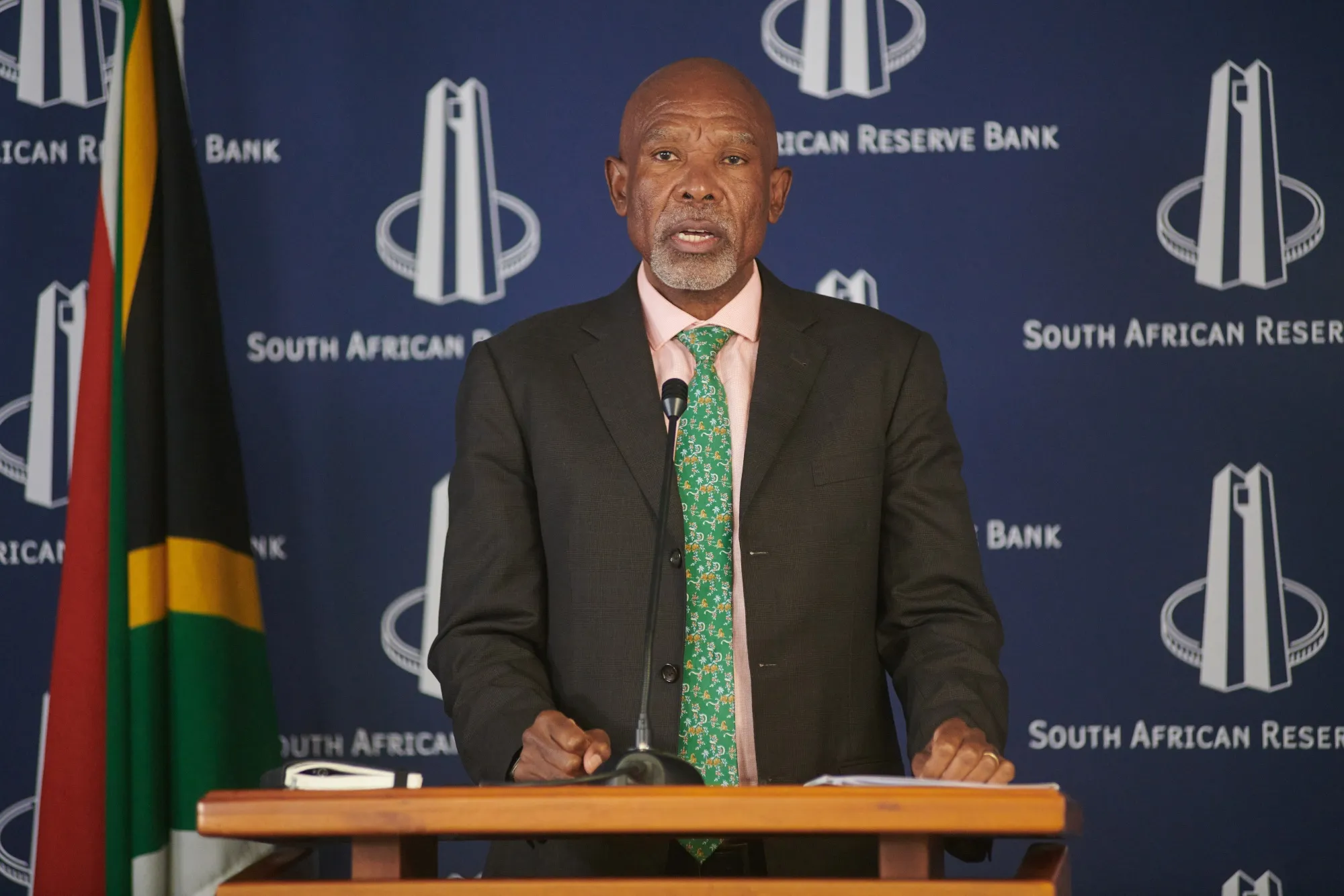 Central bank chief calls for lower South Africa inflation target