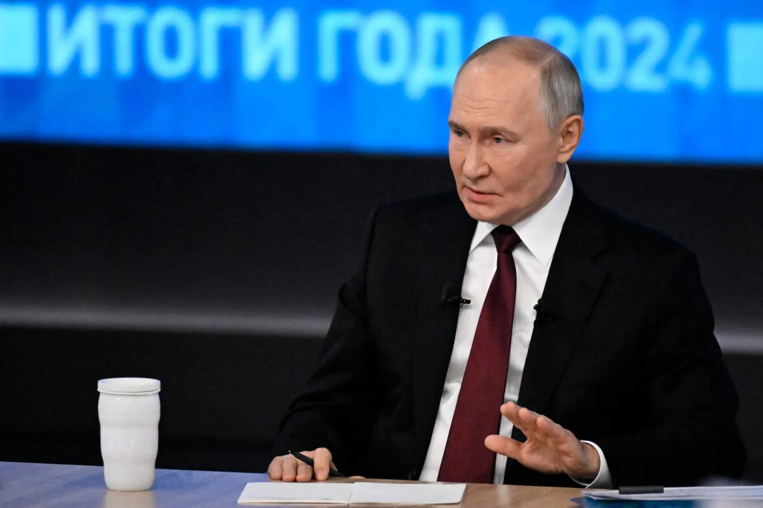 Putin denies claims of Russian defeat in Syria, plans meeting with Assad