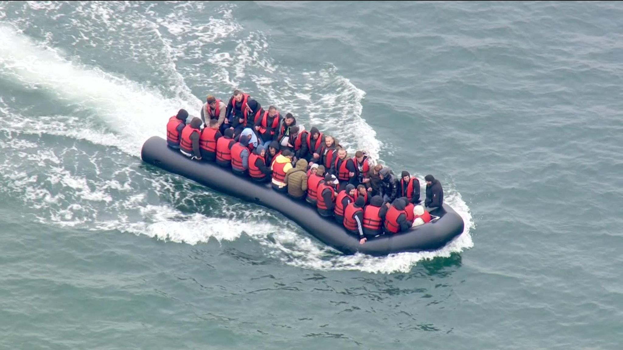 Migrants crossing the Channel to the UK rise 25% in 2024