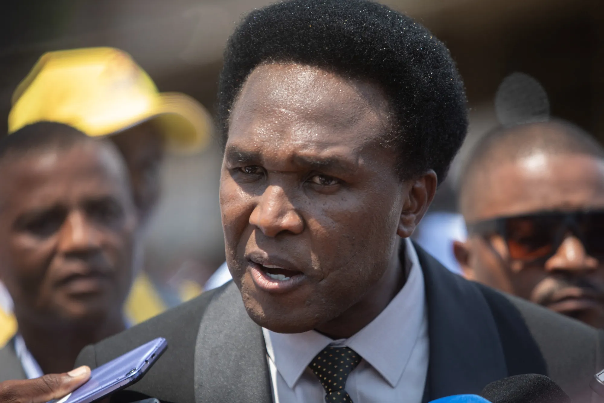 Opposition leader pledges to end exile, return to Mozambique