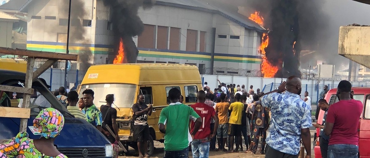 Gunmen kill 10 and burn homes in southeastern Nigeria attack