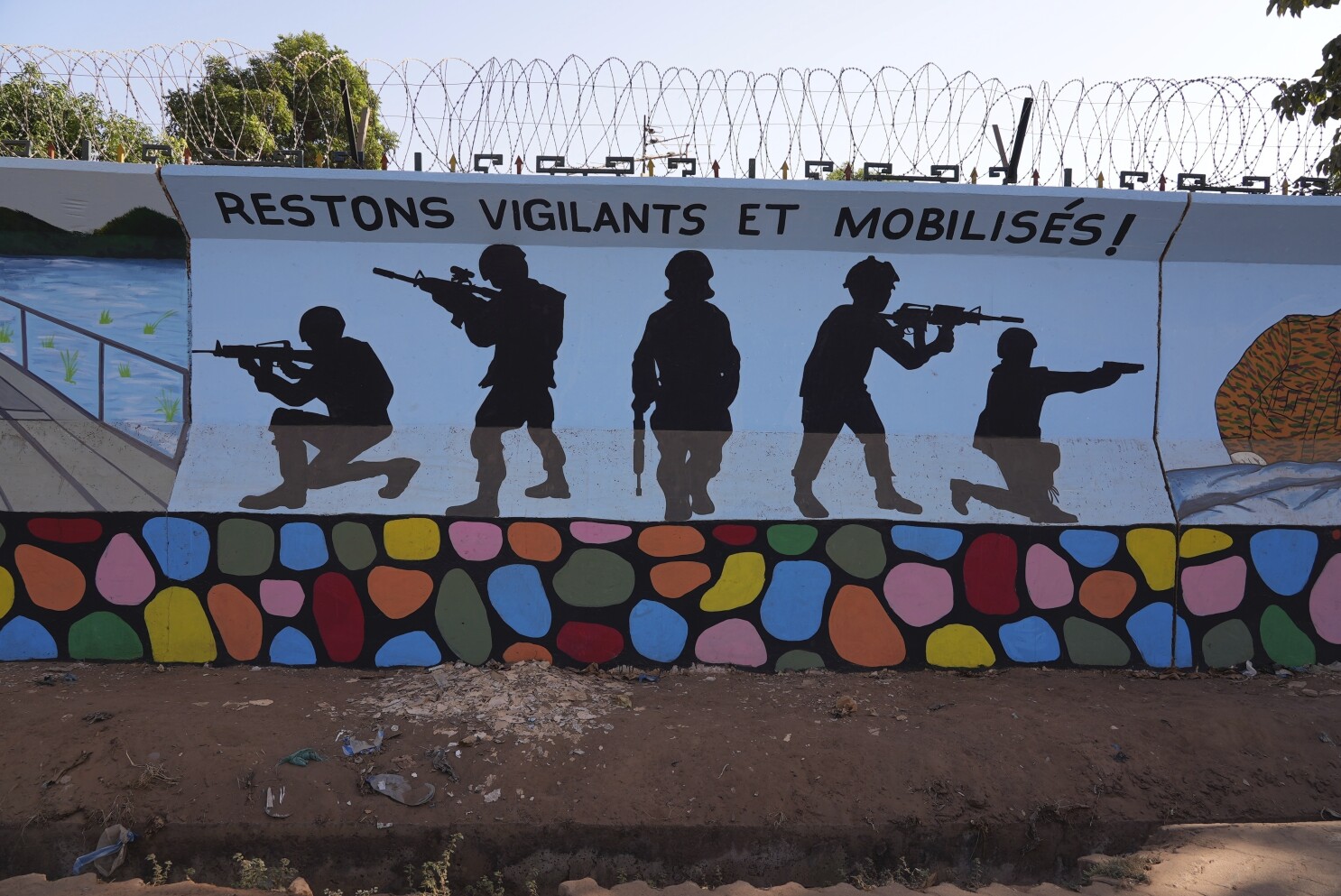 Burkina Faso urged to release three detained journalists