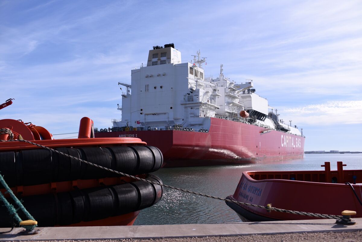 China resells US LNG as tariffs and weak demand bite