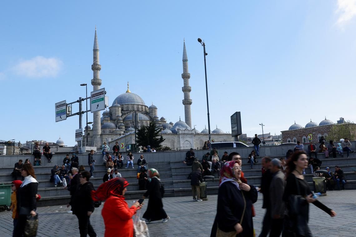 Powerful earthquake hits Istanbul, dozens injured in panic jumps