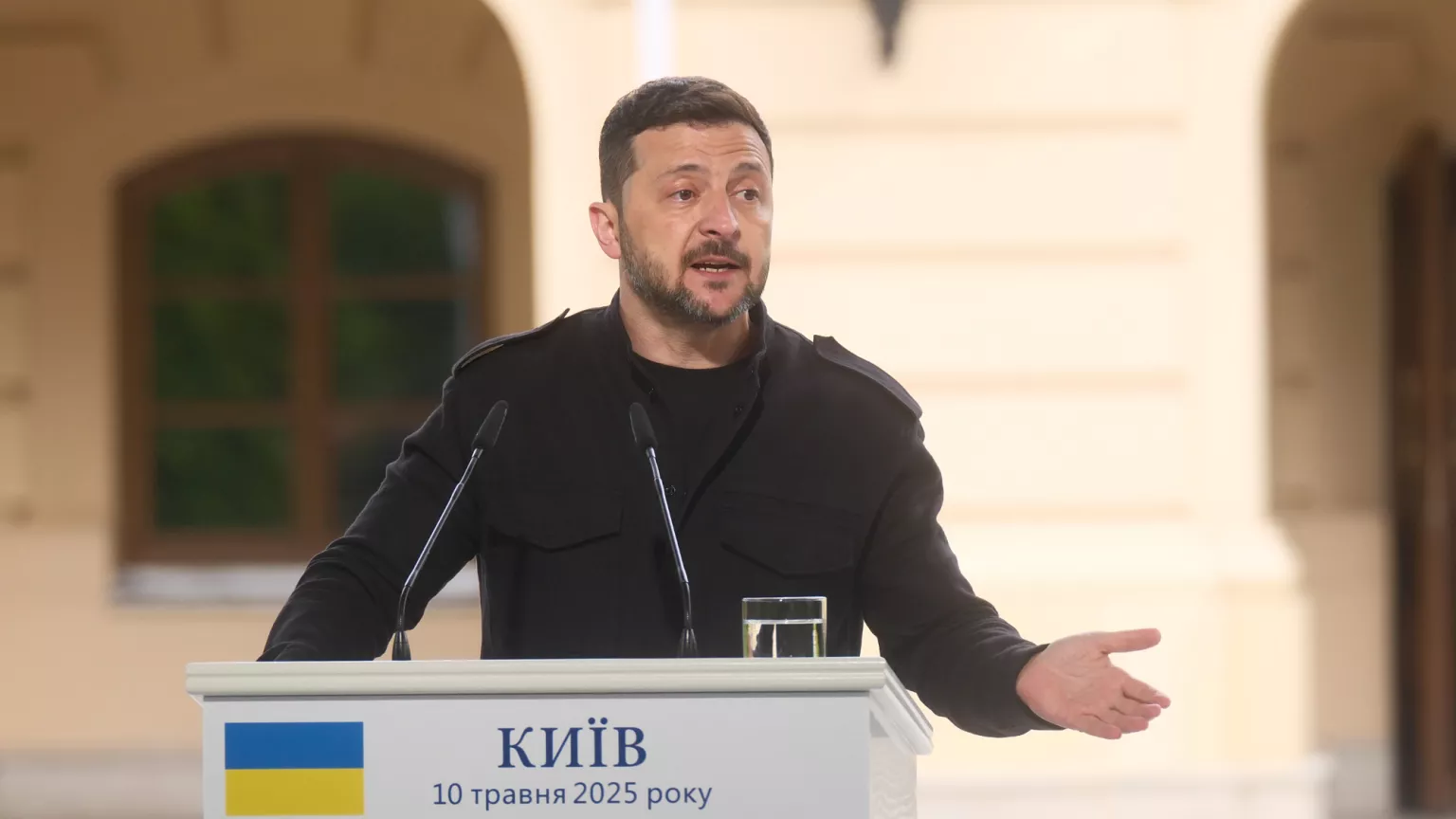 Zelenskyy demands Putin attend peace talks