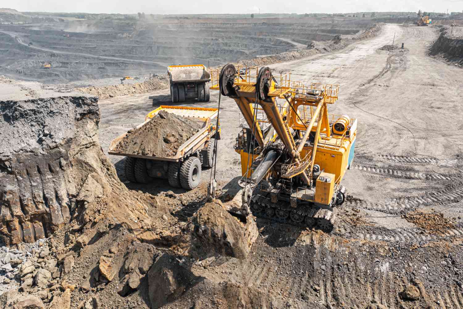 Guinea reclaims permits to attract new investors