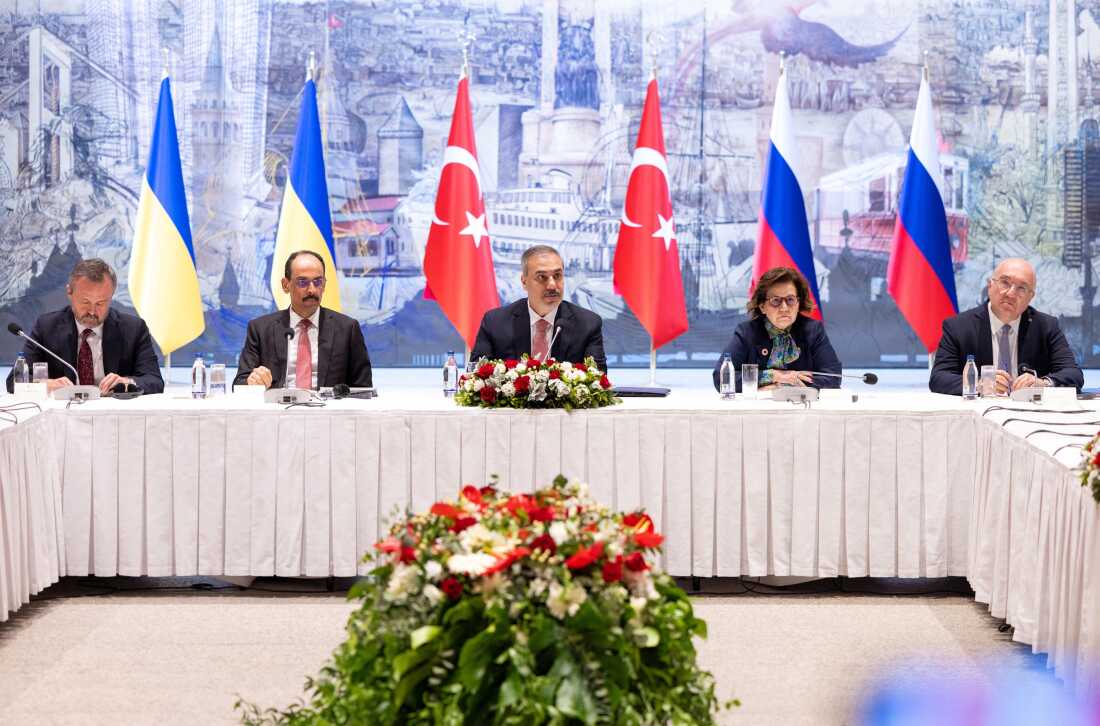 Russia seeks new Ukraine talks as Kyiv demands peace plan first