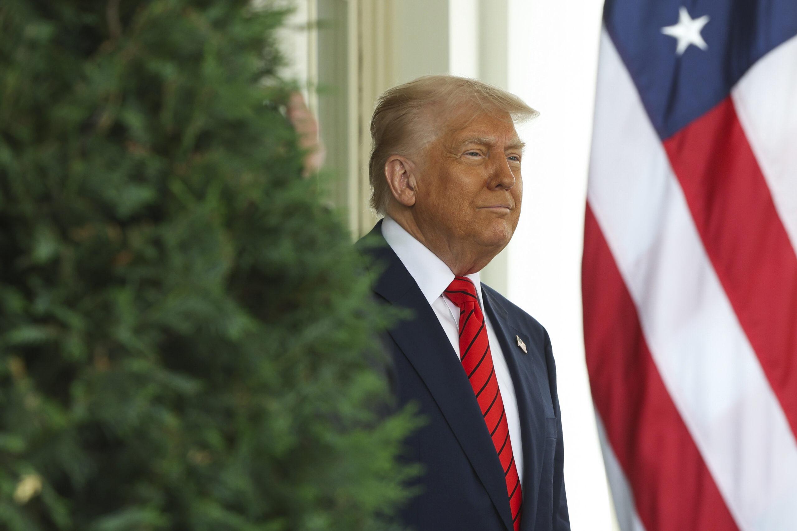 Trump lifts most US sanctions on Syria in bid to promote stability