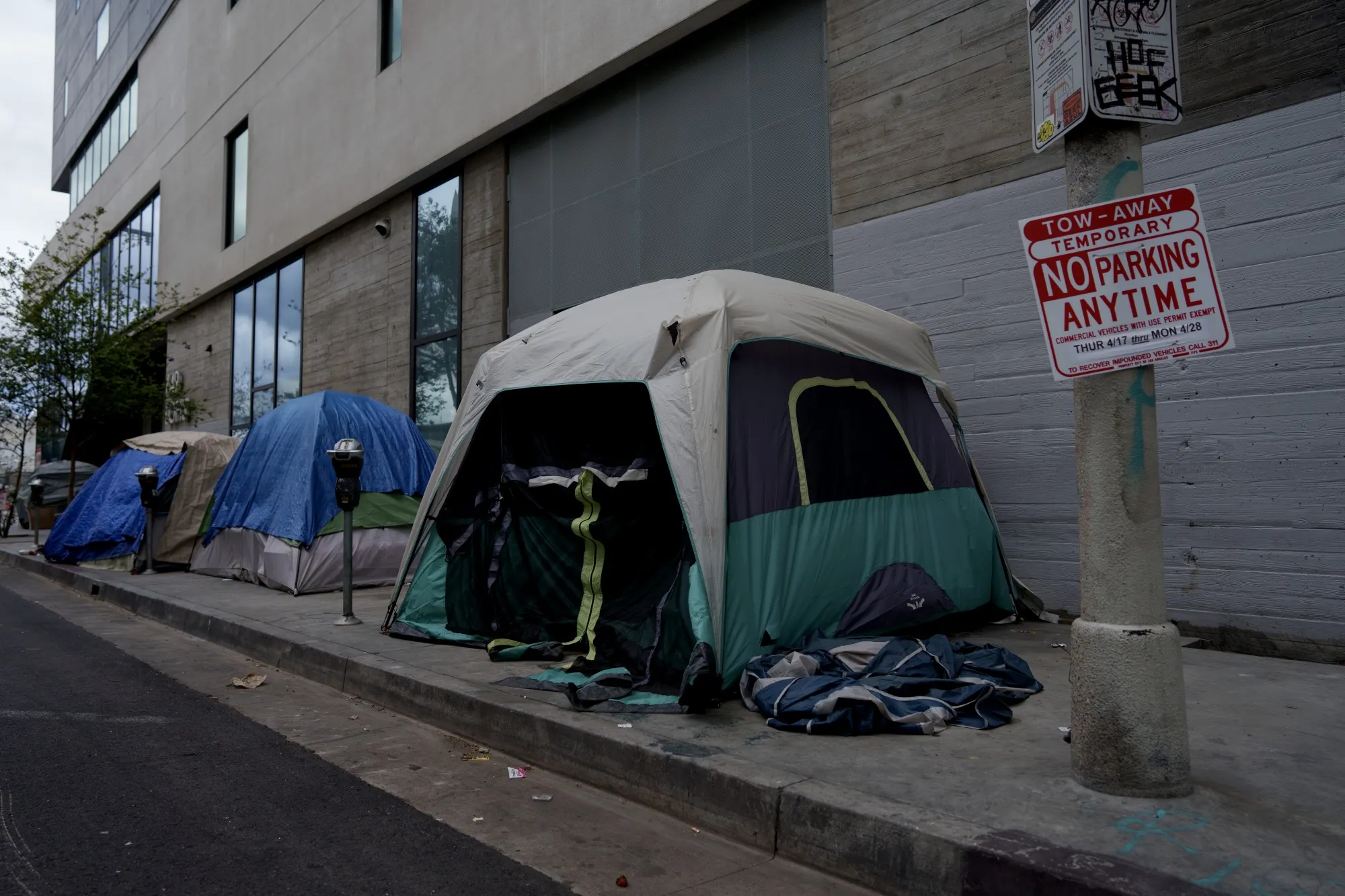 Trump orders cities to clear homeless encampments