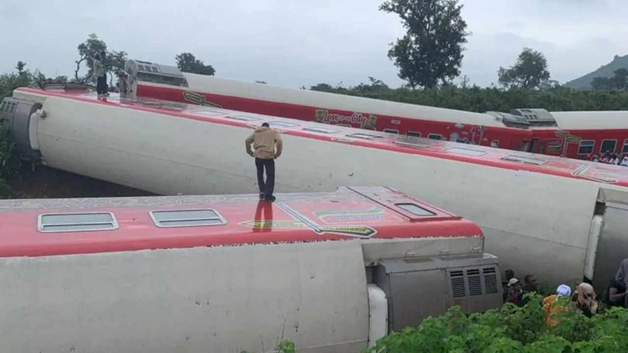 Seven hurt in northern Nigeria train derailment
