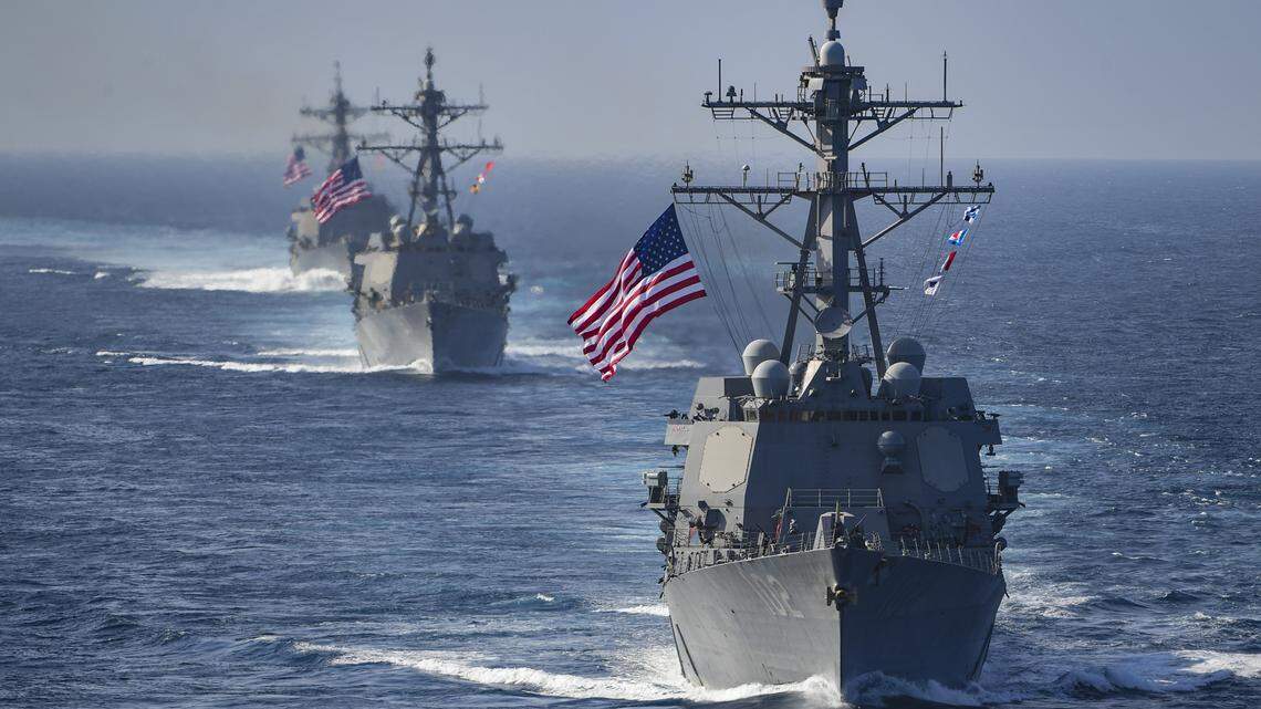 US warships head to Venezuela; Caracas mobilizes militia