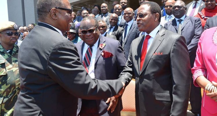 Malawi leaders rally crowds as election battle tightens in crisis