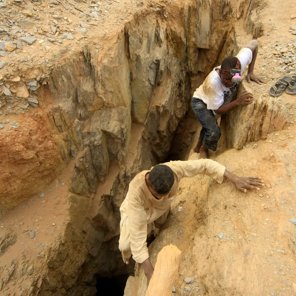 Miners fight off armed groups in deadly clash at Bahura mines