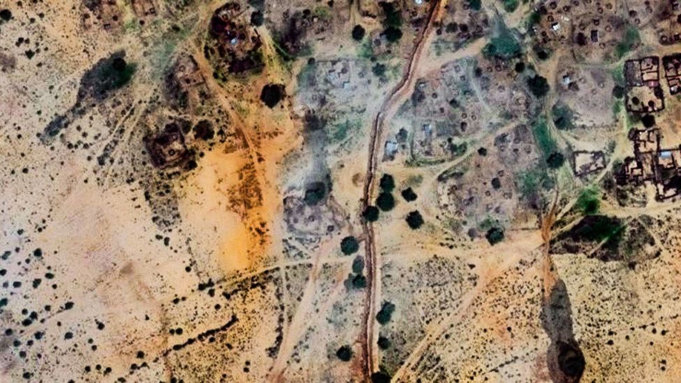 Sudanese east of El Fasher spot foreign towers along key highway